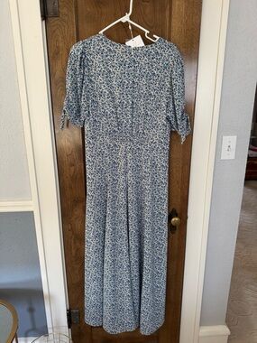 Gal Meets Glam Blue Floral Midi Dress with Tie Sleeves